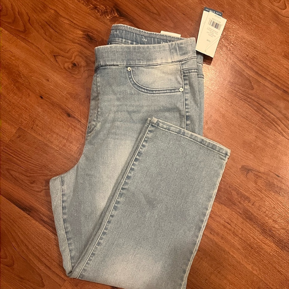 New Directions Light Blue Denim Pull-On Crop Jeans